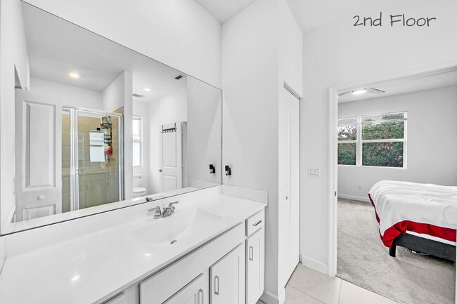 Building Photo - 235 SE Woodbark St