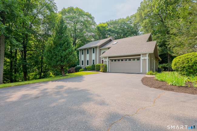 Building Photo - 32 Horseshoe Ridge Rd