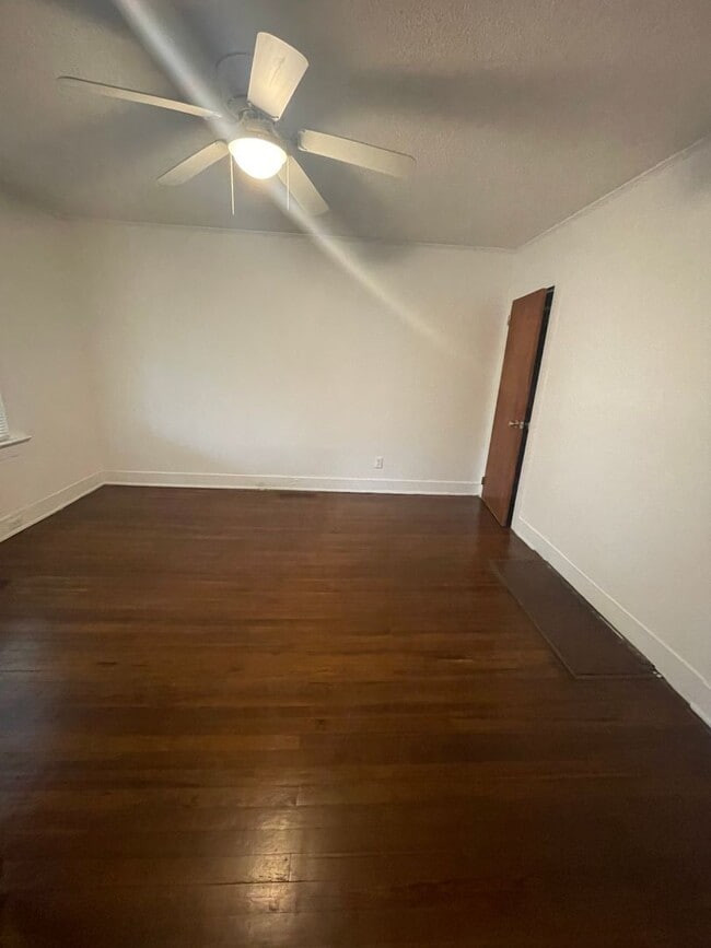 Building Photo - Welcome to this charming 2 bedroom, 1 bathroom home in Gastonia, NC.