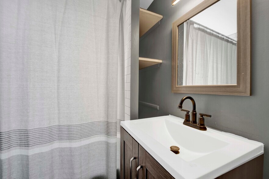 Building Photo - 1625 W Hollywood Ave