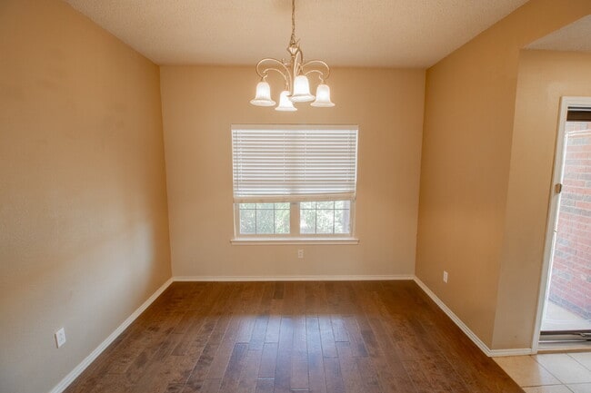 Building Photo - House Located Near Shadow Hills Golf Course