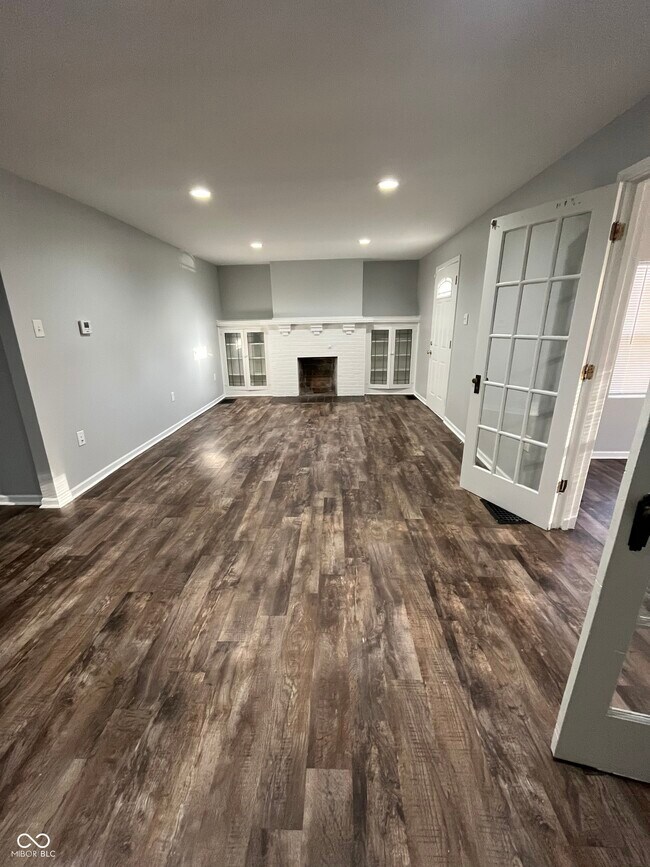 Building Photo - 742 N Denny St