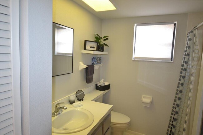 Building Photo - 284 Woodlake Wynde