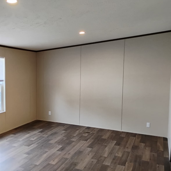 Building Photo - 98 Deerwood Park