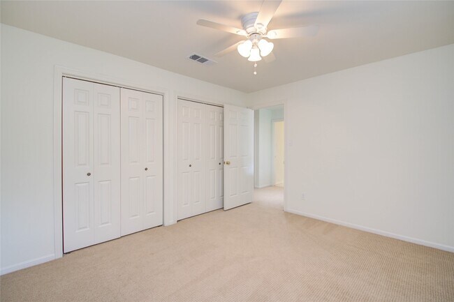 Building Photo - 6 Town Oaks Pl