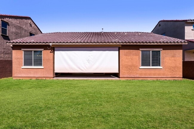 Building Photo - 8723 W Vista Ave