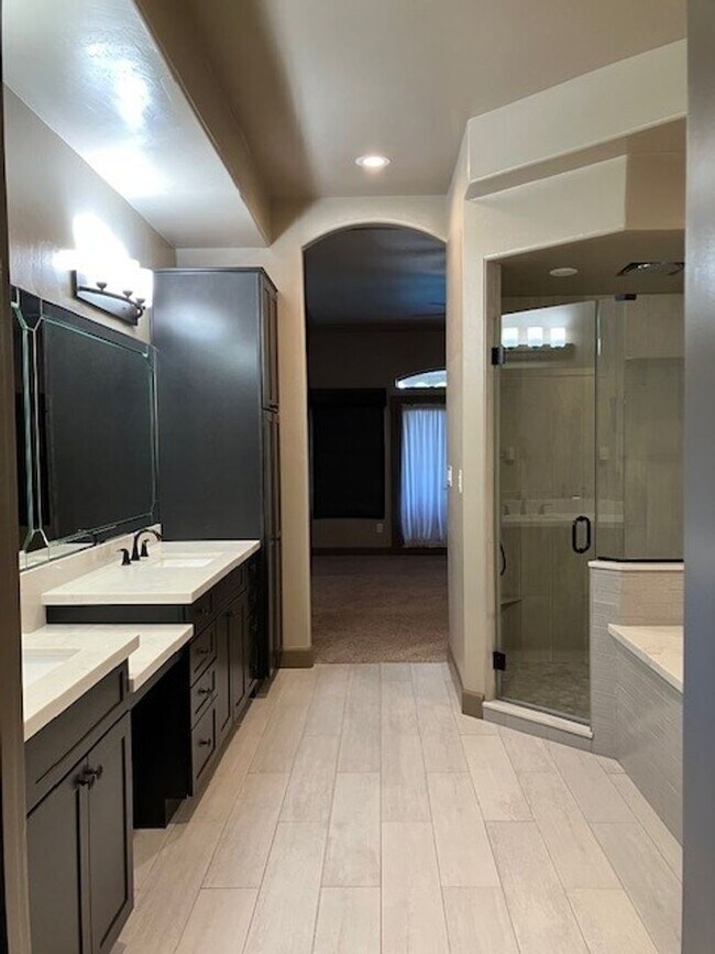 Building Photo - CUSTOM BUILT IN GATED SOUTHERN OAKS !!!  APPLICATION PENDING