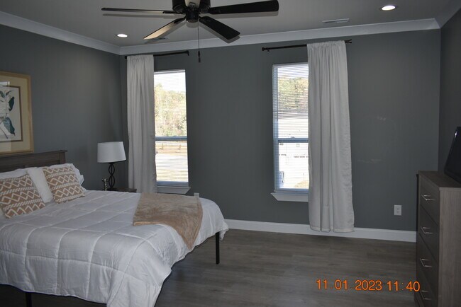 Master bedroom - 1732 Arbor Hills Dr SE