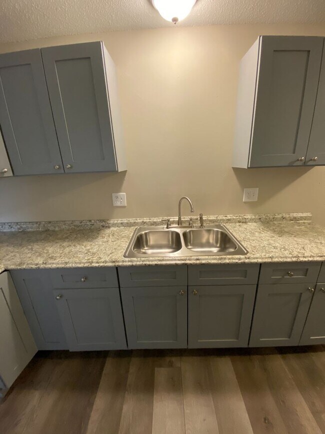Building Photo - Available Now- 2 Bedroom updated apartment...