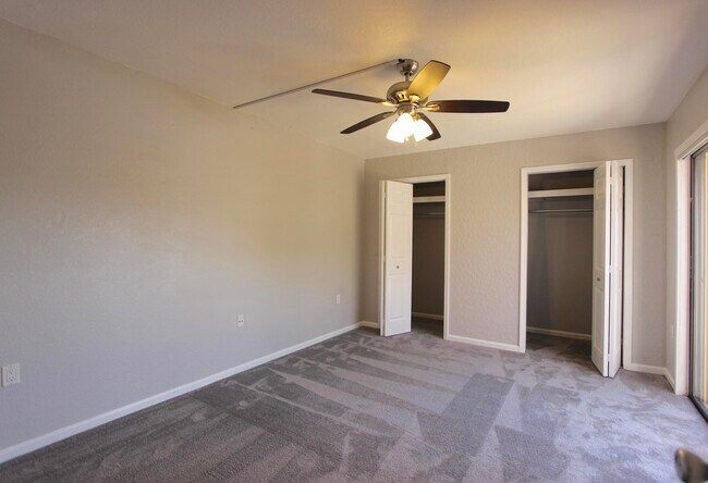 Building Photo - 606 6th Ct