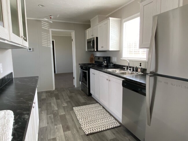 Building Photo - 5203 Rhine Dr