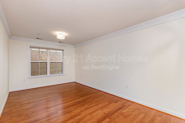 Building Photo - 2101 N Monroe St