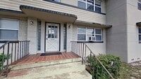 Building Photo - Cute and Charming Apartment in St. Nicholas