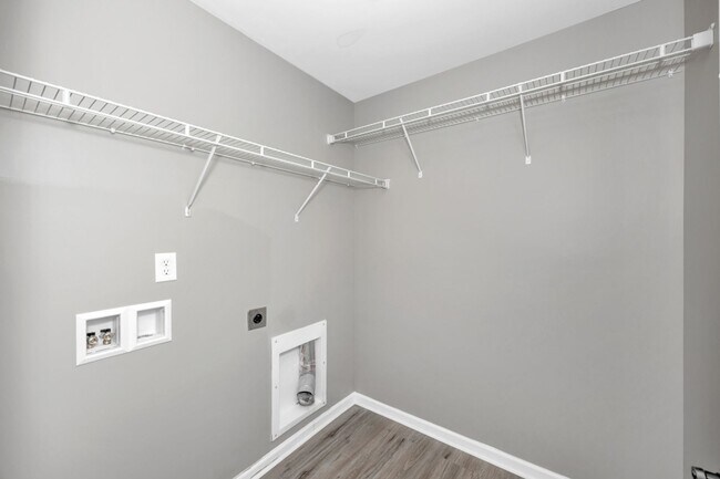 Building Photo - Fresh Paint & New Carpet! 4BR with Fenced Yard