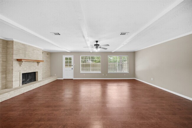 Building Photo - 16306 Forest Bend Ave