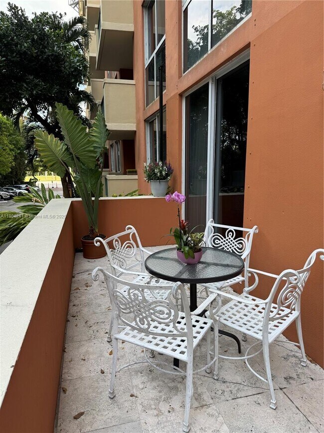 Building Photo - 2951 S Bayshore Dr