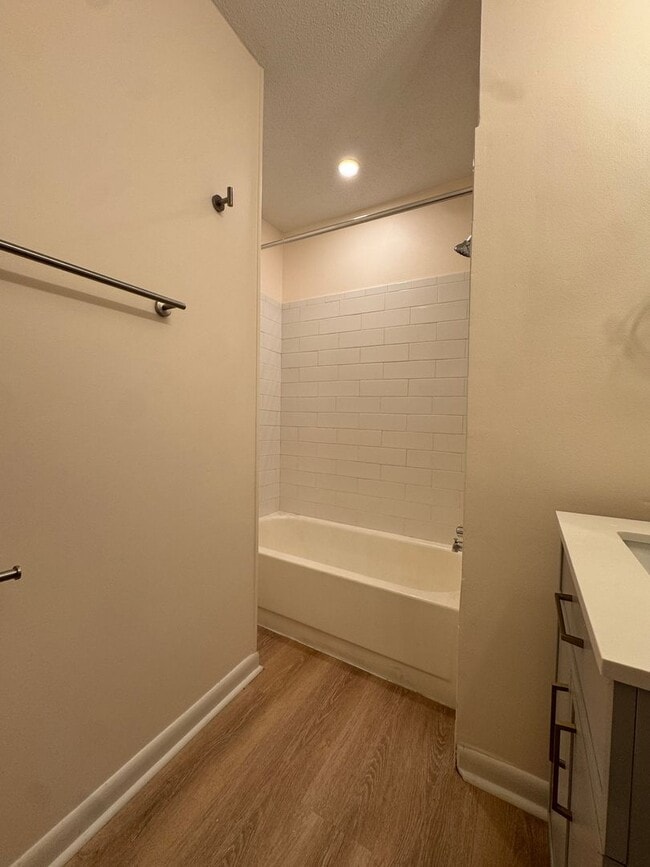 Building Photo - 3 BED | 2 BATH | TWO CAR GARAGE | LARGE FRONT AND BACK YARDS | AVAILABLE NOW