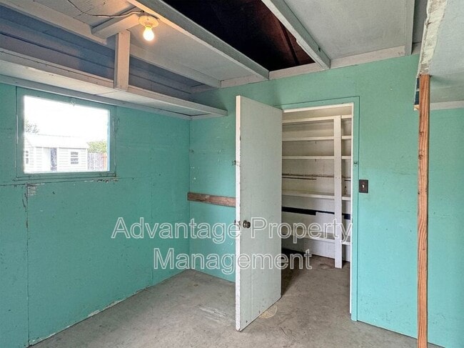 Building Photo - 2889 NW Gibson Hill Rd