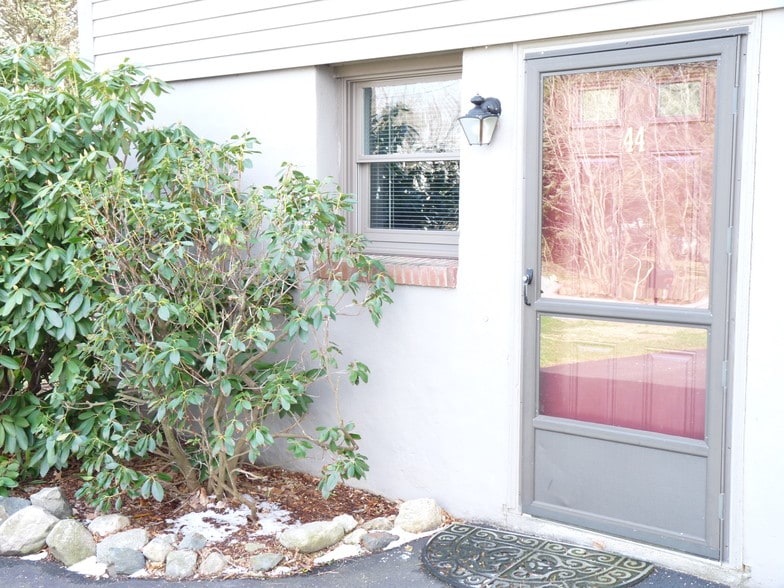 front entry - 44 Lawrence Ln