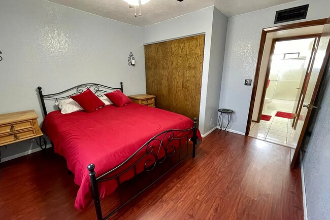 Building Photo - Furnished short term pool home - Available...