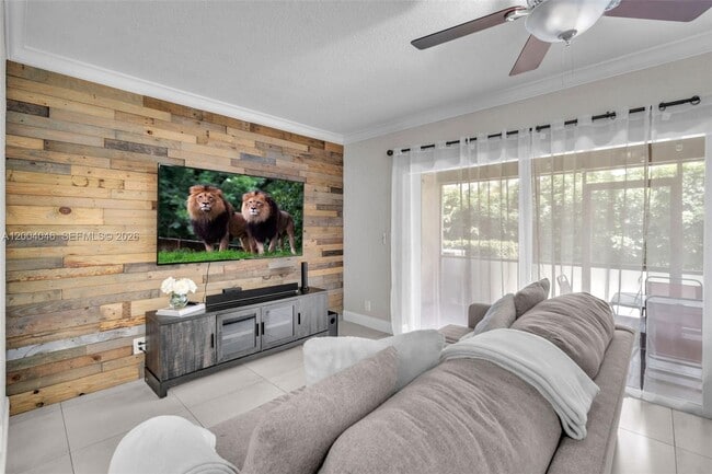 Building Photo - 10112 Royal Palm Blvd