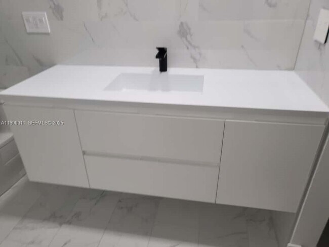 Building Photo - 1236 N Hiatus Rd