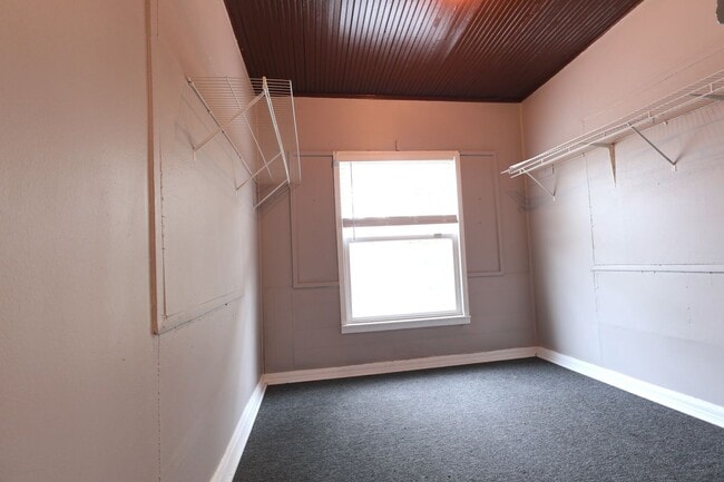 Building Photo - 2204-2206 Portis Ave.