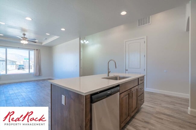 Building Photo - Single-Level Home in Hurricane With an Attached Casita!