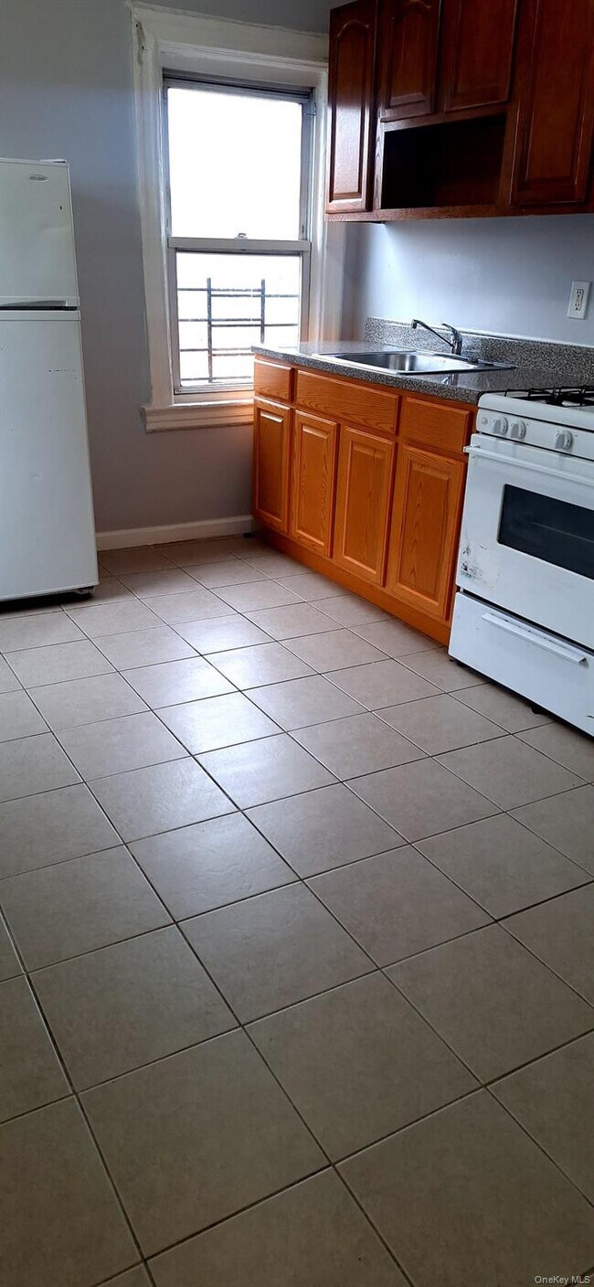 Building Photo - 3-29 Beach 29th St