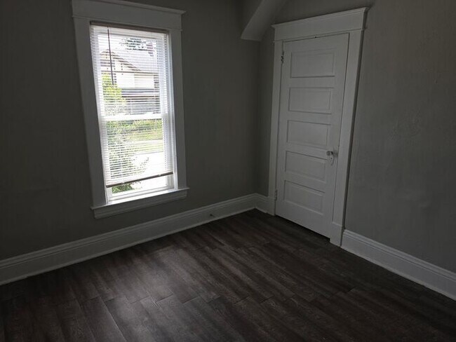 Building Photo - Three Bedroom Single Family home