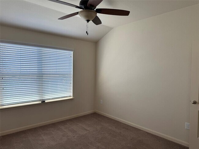 Building Photo - 1620 Bryant Dr