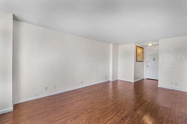 Building Photo - 201 St Pauls Ave