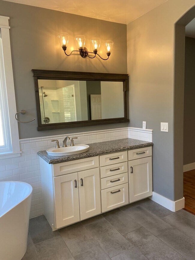 Building Photo - Beautifully remodeled 3 Bdrm+Master retrea...
