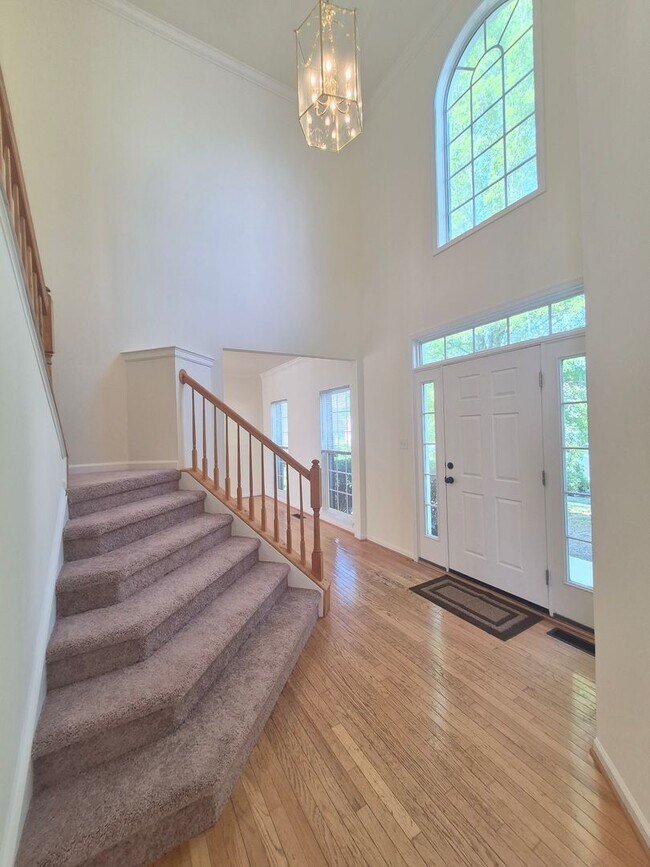Building Photo - 5207 Linden Dr