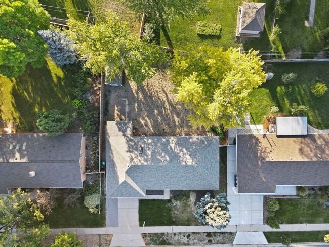 Building Photo - Available NOW! 4 Bedroom 3 Bath Beautiful Home