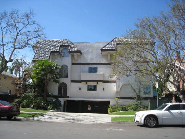 Building Photo - Canyonside