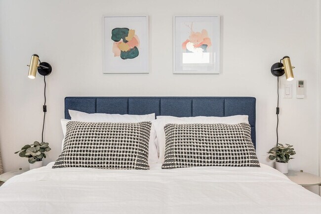 Building Photo - 1215 E Union St