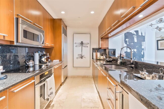 Building Photo - 901 Brickell Key Blvd