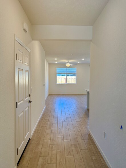 Building Photo - 1641 Bloom Ave