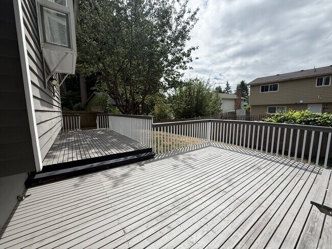 Building Photo - Beautiful 4 bed 2.5 bath Edmonds, WA. $3850/mo.