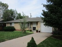 Building Photo - Fabulous Lakewood/Denver 3 bed/1 bath/1 ca...