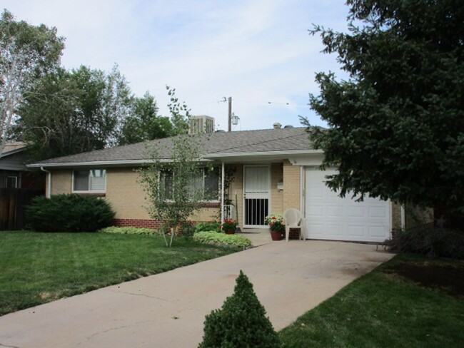 Primary Photo - Fabulous Lakewood/Denver 3 bed/1 bath/1 ca...