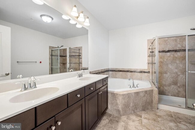 Building Photo - 22926 Spicebush Dr