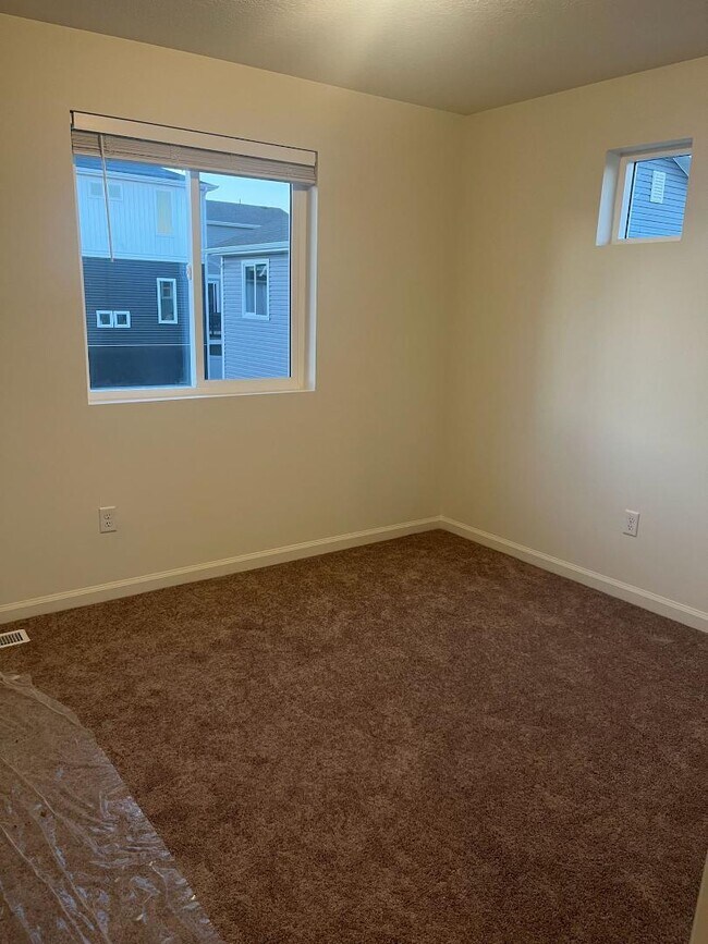 Building Photo - 340 N Colonnade Rd