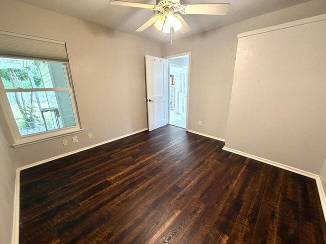 Building Photo - Beautifully Updated Home in Amazing Alamo Heights Area!