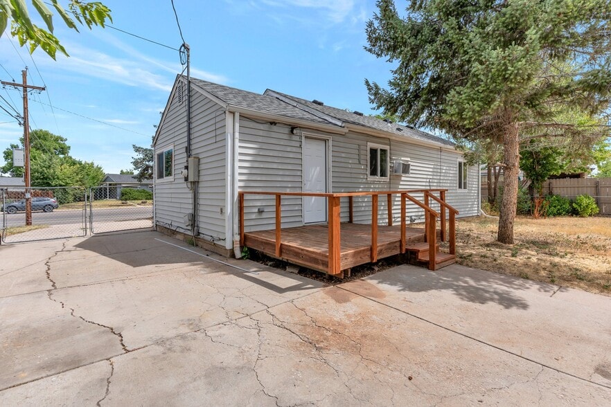Yard - 11612 Del Mar Pky