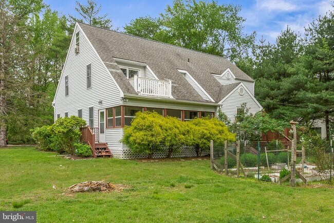 Building Photo - 405 Holly Glen Dr