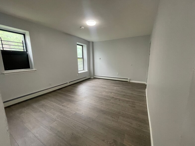 136 Grant Ave 2A - 134 Grant Ave