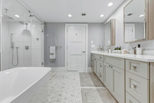 Building Photo - 377 W First St