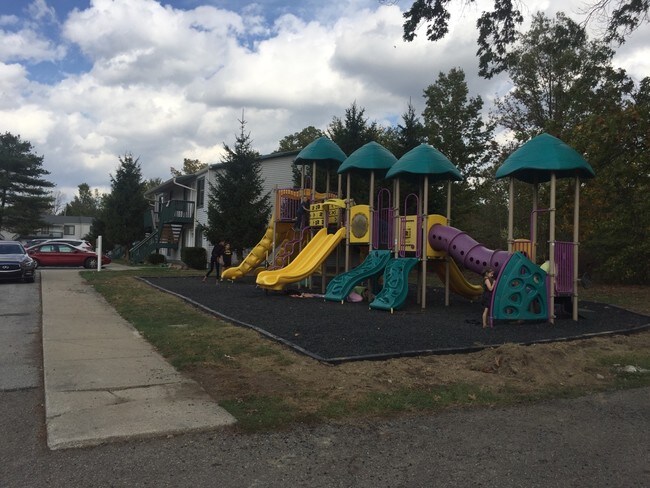 Building Photo - 1300 Brimfield Dr